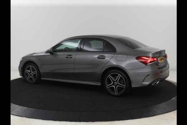 Mercedes-Benz A-Klasse 250e AMG Limited | SOH 94,7% | Carplay | Stoelverwarming | Leder/Alcantara | Widescreen | Sfeerverlichting | Navigatie | Camera | Full LED | Park Assist | PHEV | Plug In