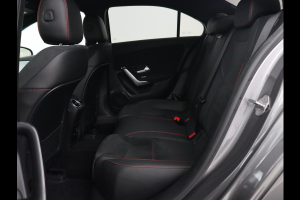 Mercedes-Benz A-Klasse 250e AMG Limited | SOH 94,7% | Carplay | Stoelverwarming | Leder/Alcantara | Widescreen | Sfeerverlichting | Navigatie | Camera | Full LED | Park Assist | PHEV | Plug In