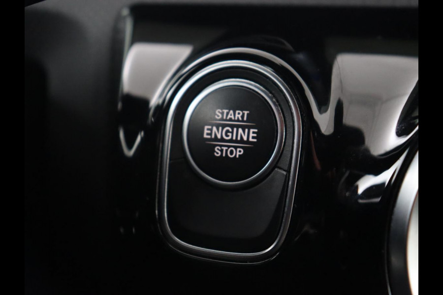 Mercedes-Benz A-Klasse 250e AMG Limited | SOH 94,7% | Carplay | Stoelverwarming | Leder/Alcantara | Widescreen | Sfeerverlichting | Navigatie | Camera | Full LED | Park Assist | PHEV | Plug In