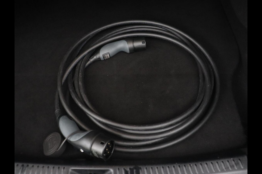 Mercedes-Benz A-Klasse 250e AMG Limited | SOH 94,7% | Carplay | Stoelverwarming | Leder/Alcantara | Widescreen | Sfeerverlichting | Navigatie | Camera | Full LED | Park Assist | PHEV | Plug In