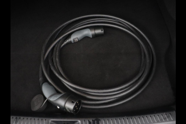 Mercedes-Benz A-Klasse 250e AMG Limited | SOH 94,7% | Carplay | Stoelverwarming | Leder/Alcantara | Widescreen | Sfeerverlichting | Navigatie | Camera | Full LED | Park Assist | PHEV | Plug In