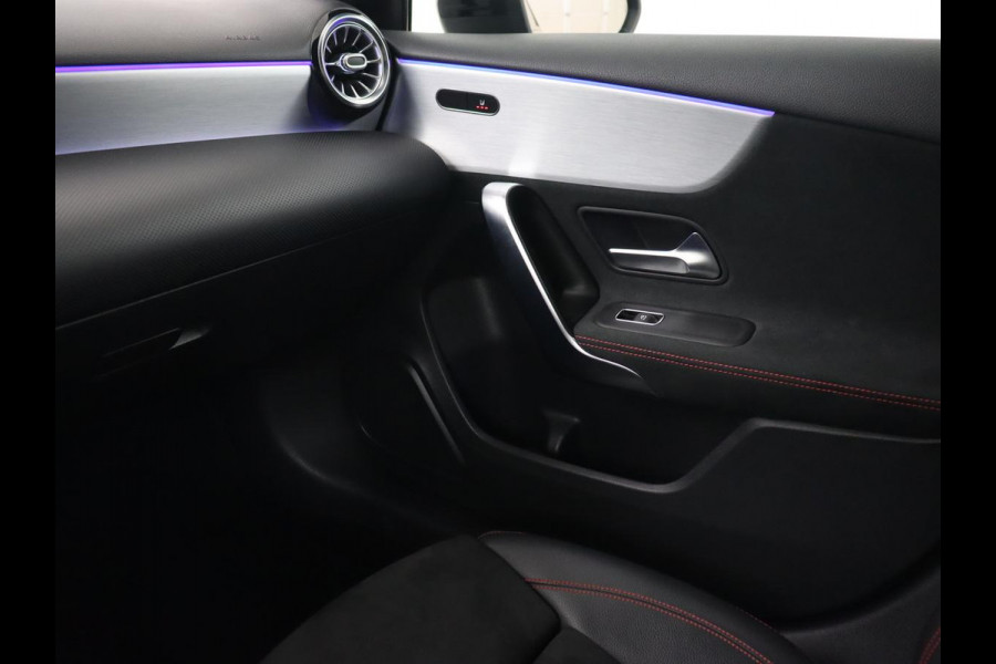 Mercedes-Benz A-Klasse 250e AMG Limited | SOH 94,7% | Carplay | Stoelverwarming | Leder/Alcantara | Widescreen | Sfeerverlichting | Navigatie | Camera | Full LED | Park Assist | PHEV | Plug In