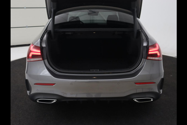 Mercedes-Benz A-Klasse 250e AMG Limited | SOH 94,7% | Carplay | Stoelverwarming | Leder/Alcantara | Widescreen | Sfeerverlichting | Navigatie | Camera | Full LED | Park Assist | PHEV | Plug In