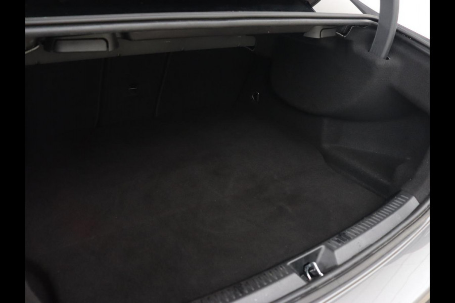 Mercedes-Benz A-Klasse 250e AMG Limited | SOH 94,7% | Carplay | Stoelverwarming | Leder/Alcantara | Widescreen | Sfeerverlichting | Navigatie | Camera | Full LED | Park Assist | PHEV | Plug In