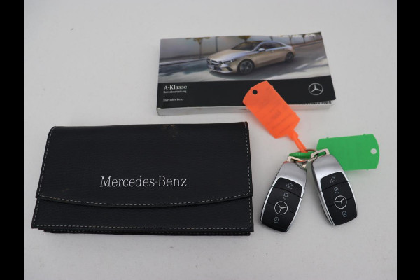 Mercedes-Benz A-Klasse 250e AMG Limited | SOH 94,7% | Carplay | Stoelverwarming | Leder/Alcantara | Widescreen | Sfeerverlichting | Navigatie | Camera | Full LED | Park Assist | PHEV | Plug In