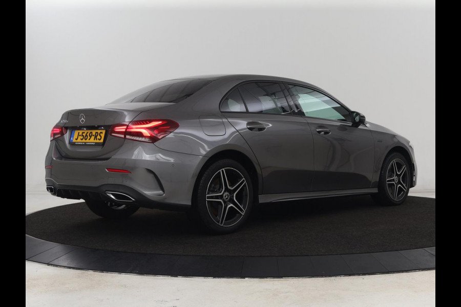Mercedes-Benz A-Klasse 250e AMG Limited | SOH 94,7% | Carplay | Stoelverwarming | Leder/Alcantara | Widescreen | Sfeerverlichting | Navigatie | Camera | Full LED | Park Assist | PHEV | Plug In