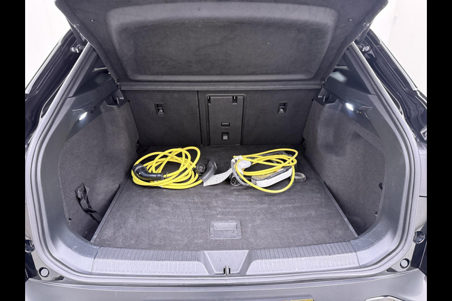 Volkswagen ID.4 GTX 4Motion 77 kWh VAN €34.900,- NU VOOR SLECHTS €30.877,- Uw LENTEVOORDEEL €4.023,-!300PK | SOH 89% | WARMTEPOMP | HEADUP DISPLAY | ACC CRUISE CONTROLE |  ELECTRISCHE TREKHAAK | MATRIX-LED-KOPLAMP (IQ.LIGHT) | STOEL + STUURWIELVERWARMING | RIJKLAAR GELEVERD MET 12 MND BOVAG GARANTIE