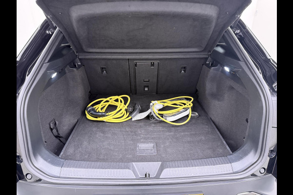 Volkswagen ID.4 GTX 4Motion 77 kWh VAN €34.900,- NU VOOR SLECHTS €30.877,- Uw LENTEVOORDEEL €4.023,-!300PK | SOH 89% | WARMTEPOMP | HEADUP DISPLAY | ACC CRUISE CONTROLE |  ELECTRISCHE TREKHAAK | MATRIX-LED-KOPLAMP (IQ.LIGHT) | STOEL + STUURWIELVERWARMING | RIJKLAAR GELEVERD MET 12 MND BOVAG GARANTIE