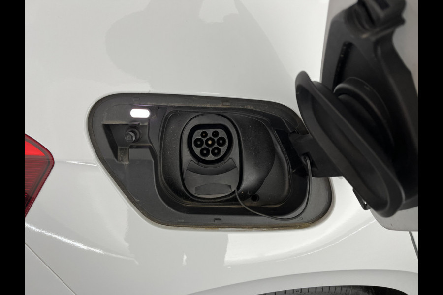 Volkswagen ID.3 First Max 58 kWh [ 3-Fase-11kW ] {SOH-89%} (INCL-BTW) *HEATPUMP | PANO | HEAD-UP | ADAPTIVE-CRUISE | IQ-LIGHTS | BLINDSPOT | CAMERA | KEYLESS | MICROFIBRE | AMBIENTLIGHT | NAVI-FULLMAP | DAB+ | ECC | HEATED-SPORTSEATS | DIGI-COCKPIT |