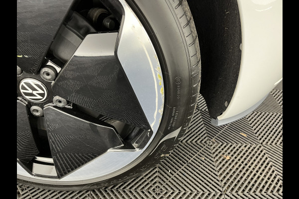 Volkswagen ID.3 First Max 58 kWh [ 3-Fase-11kW ] {SOH-89%} (INCL-BTW) *HEATPUMP | PANO | HEAD-UP | ADAPTIVE-CRUISE | IQ-LIGHTS | BLINDSPOT | CAMERA | KEYLESS | MICROFIBRE | AMBIENTLIGHT | NAVI-FULLMAP | DAB+ | ECC | HEATED-SPORTSEATS | DIGI-COCKPIT |