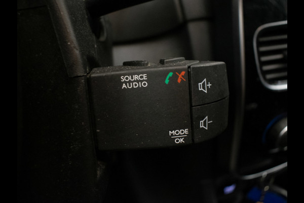 Renault Clio Estate 0.9 TCe Limited Sport (NAVI,CRUISE,BLUETOOTH,LED,ELEKTRISCH PAKKET,KEYLESS,SPORTSTOELEN,NETTE STAAT)