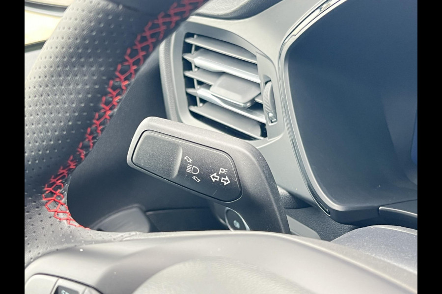 Ford Kuga 2.5 FHEV ST-Line | 190pk | Geen stekker nodig | Winterpack | Sync 4 Navigatie | Apple Carplay/Android auto | Achteruitrijcamera | All Weatherbanden