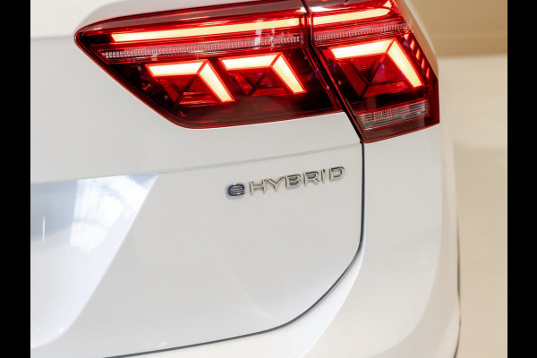 Volkswagen Tiguan 1.4 TSI eHybrid R-Line Business+ / 245pk / Trekhaak / Panorama dak / Leder /