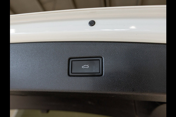 Volkswagen Tiguan 1.4 TSI eHybrid R-Line Business+ / 245pk / Trekhaak / Panorama dak / Leder /