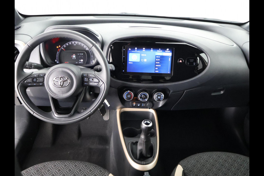 Toyota Aygo X 1.0 VVT-i MT Pulse GARANTIE TOT 03-2035! . STOELVERWARMING . APPLECARPLAY & ANDRIOD AUTO . ACHTERUITRIJ CAMERA .