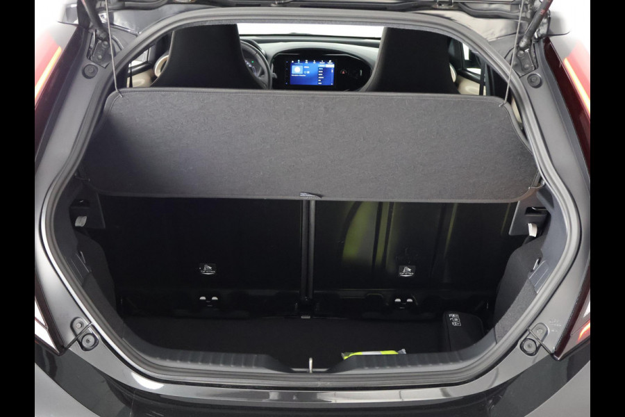 Toyota Aygo X 1.0 VVT-i MT Pulse GARANTIE TOT 03-2035! . STOELVERWARMING . APPLECARPLAY & ANDRIOD AUTO . ACHTERUITRIJ CAMERA .