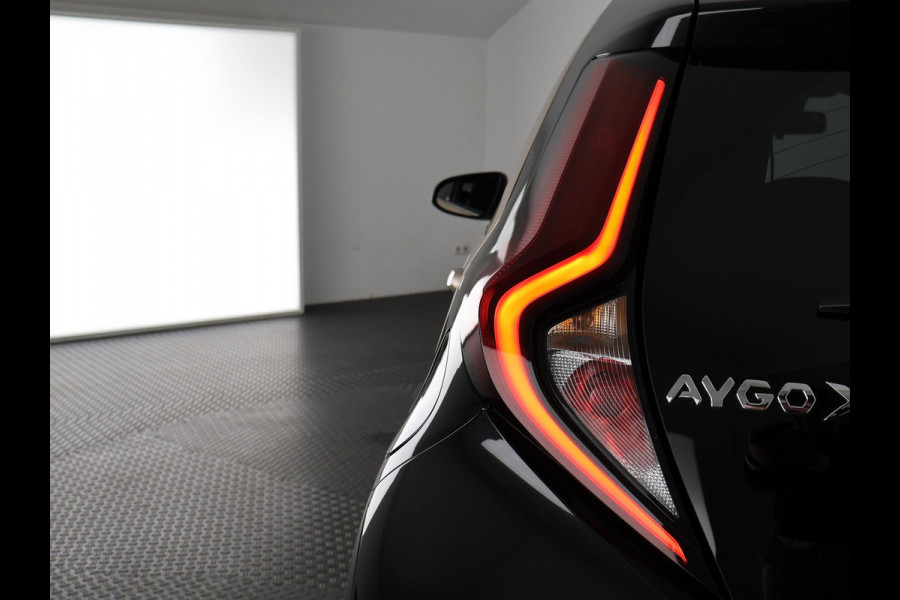Toyota Aygo X 1.0 VVT-i MT Pulse GARANTIE TOT 03-2035! . STOELVERWARMING . APPLECARPLAY & ANDRIOD AUTO . ACHTERUITRIJ CAMERA .