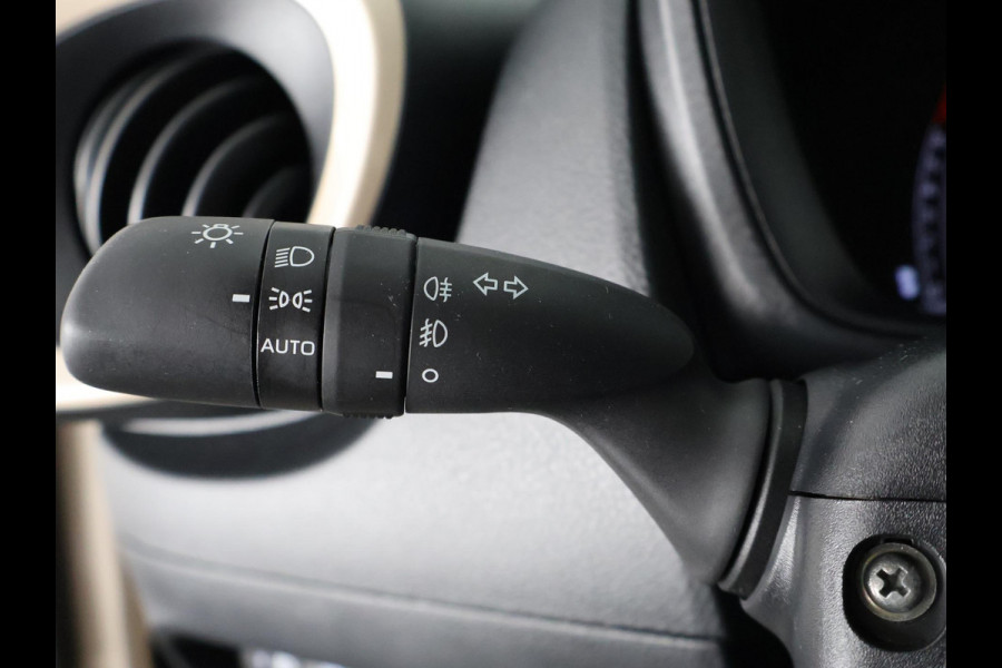 Toyota Aygo X 1.0 VVT-i MT Pulse GARANTIE TOT 03-2035! . STOELVERWARMING . APPLECARPLAY & ANDRIOD AUTO . ACHTERUITRIJ CAMERA .