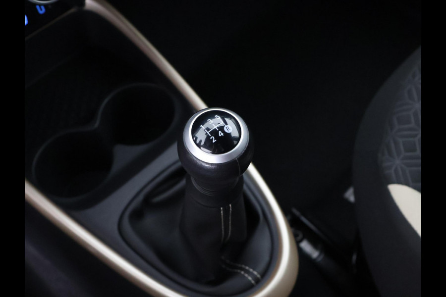 Toyota Aygo X 1.0 VVT-i MT Pulse GARANTIE TOT 03-2035! . STOELVERWARMING . APPLECARPLAY & ANDRIOD AUTO . ACHTERUITRIJ CAMERA .