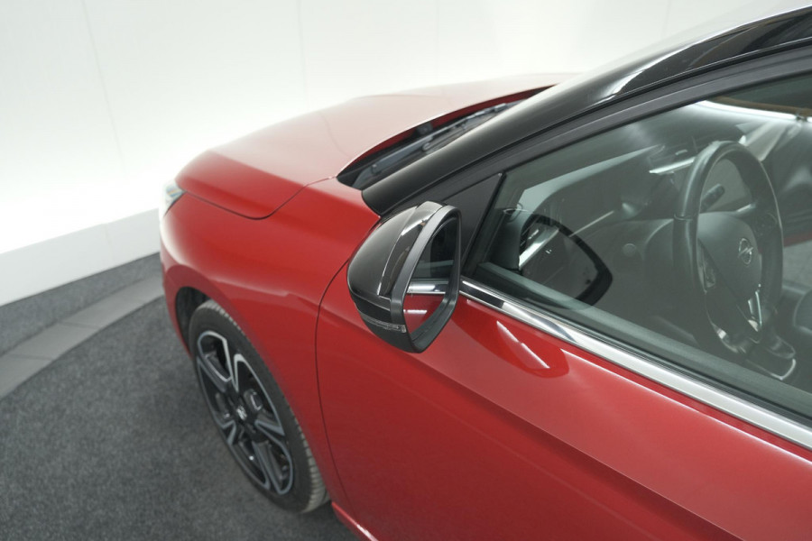 Opel Corsa 1.2 Turbo 100 Ultimate | Panoramadak | Camera | Dodehoekdetectie | Apple Carplay