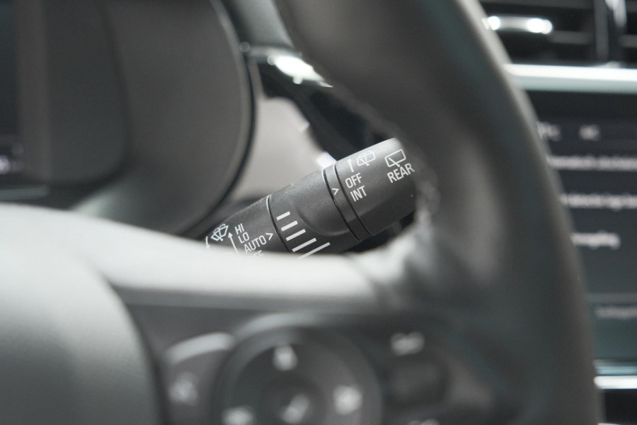 Opel Corsa 1.2 Turbo 100 Ultimate | Panoramadak | Camera | Dodehoekdetectie | Apple Carplay