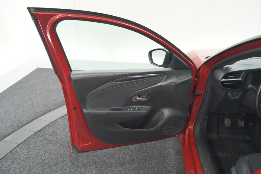 Opel Corsa 1.2 Turbo 100 Ultimate | Panoramadak | Camera | Dodehoekdetectie | Apple Carplay