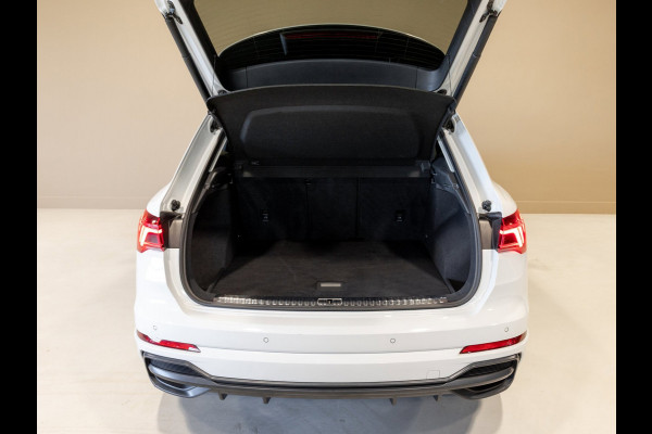 Audi Q3 35 TFSI 2x S-Line / 150pk / Achteruitrij camera / Stoelverwarming / Dodehoek assistent /