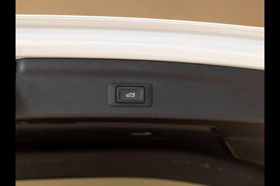 Audi Q3 35 TFSI 2x S-Line / 150pk / Achteruitrij camera / Stoelverwarming / Dodehoek assistent /