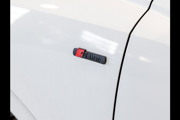 Audi Q3 35 TFSI 2x S-Line / 150pk / Achteruitrij camera / Stoelverwarming / Dodehoek assistent /