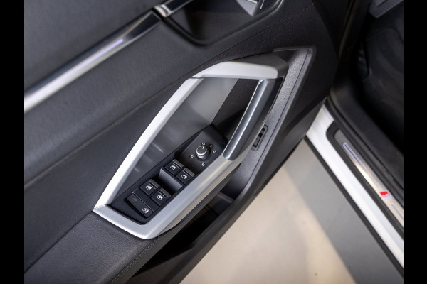 Audi Q3 35 TFSI 2x S-Line / 150pk / Achteruitrij camera / Stoelverwarming / Dodehoek assistent /