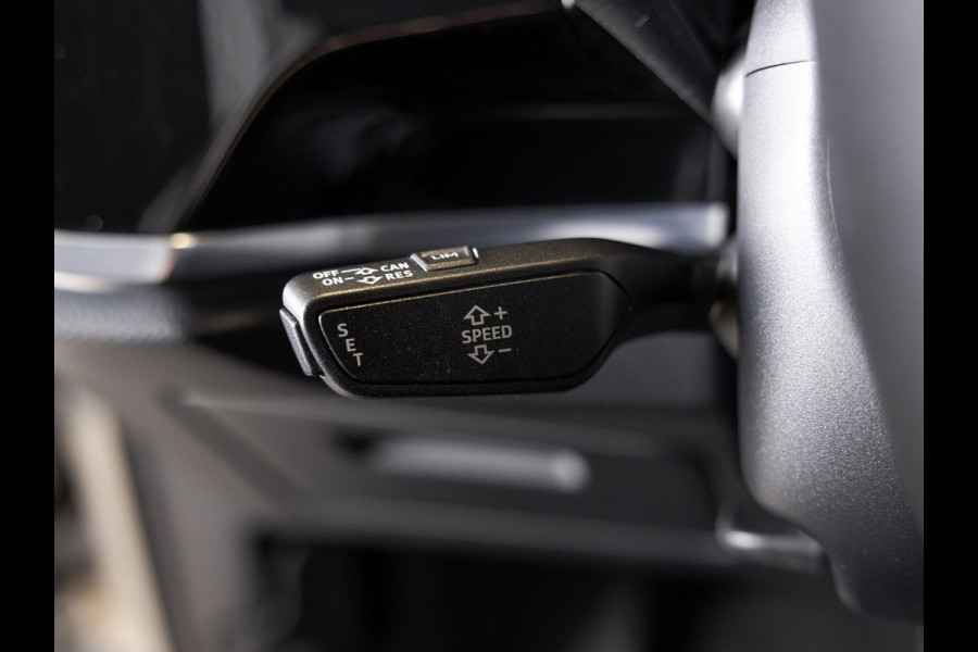 Audi Q3 35 TFSI 2x S-Line / 150pk / Achteruitrij camera / Stoelverwarming / Dodehoek assistent /