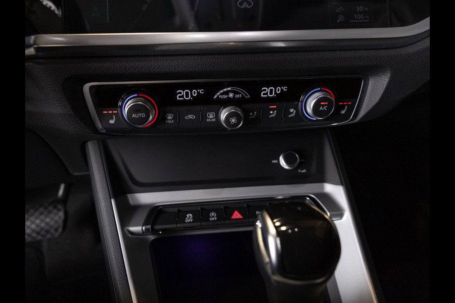 Audi Q3 35 TFSI 2x S-Line / 150pk / Achteruitrij camera / Stoelverwarming / Dodehoek assistent /