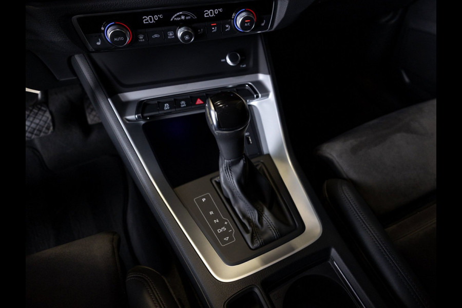 Audi Q3 35 TFSI 2x S-Line / 150pk / Achteruitrij camera / Stoelverwarming / Dodehoek assistent /