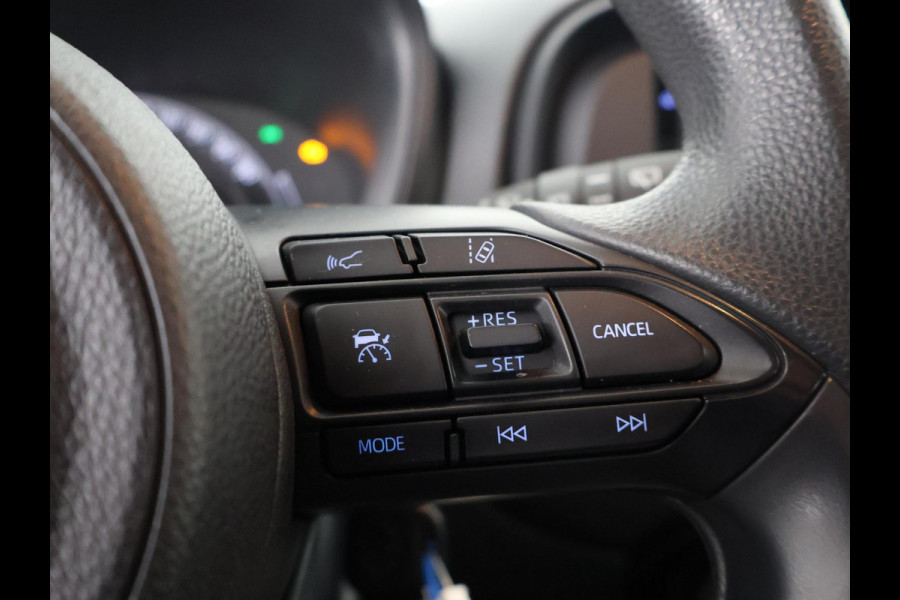 Toyota Aygo X 1.0 BLACK & WHITE SPECIAL EDITION GARANTIE 6-2033 CARPLAY NAVIGATIE.ADAPTIEVE CRUISE. SPECIAL EDITION PACK