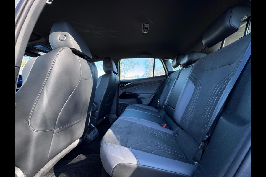 Volkswagen ID.4 Pro 77 kWh, achteruitrijcamera, stoel-stuurverwarming, 20 inch,vele opties, 1 e eigenaar, NL auto met nap