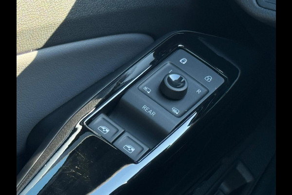 Volkswagen ID.4 Pro 77 kWh, achteruitrijcamera, stoel-stuurverwarming, 20 inch,vele opties, 1 e eigenaar, NL auto met nap