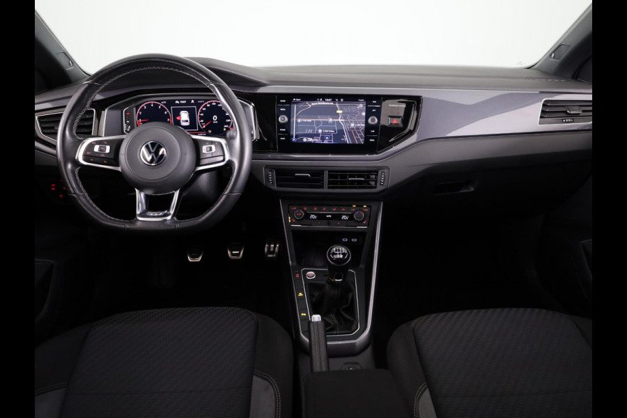 Volkswagen Polo 1.0 TSI Highline R-Line 95 pk | Navigatie | Panoramadak | Parkeersensoren | LED koplampen | Stoelverwarming | R-Line |