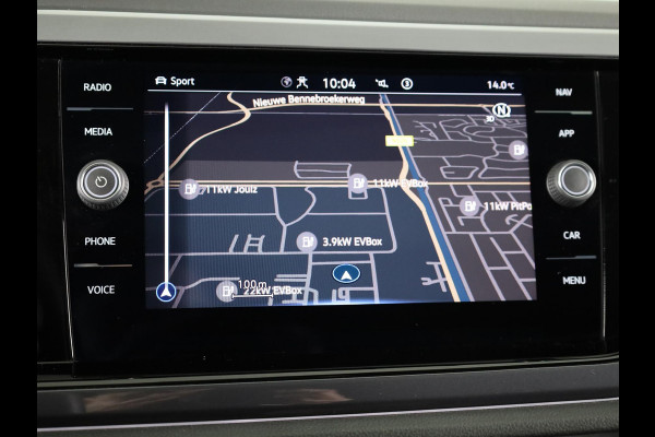 Volkswagen Polo 1.0 TSI Highline R-Line 95 pk | Navigatie | Panoramadak | Parkeersensoren | LED koplampen | Stoelverwarming | R-Line |
