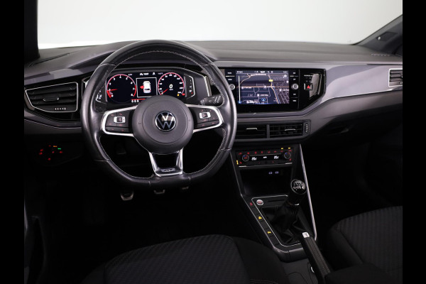 Volkswagen Polo 1.0 TSI Highline R-Line 95 pk | Navigatie | Panoramadak | Parkeersensoren | LED koplampen | Stoelverwarming | R-Line |