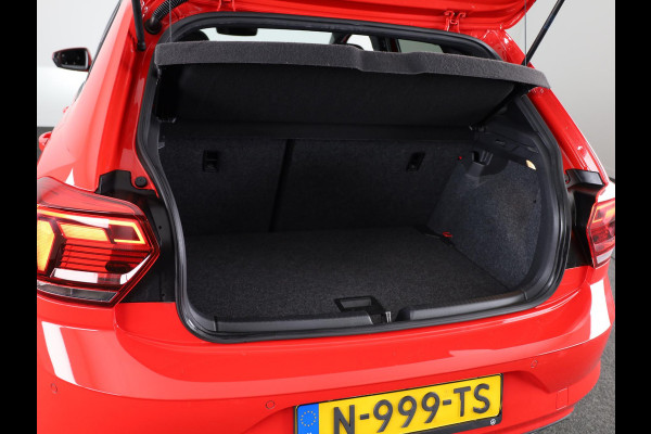 Volkswagen Polo 1.0 TSI Highline R-Line 95 pk | Navigatie | Panoramadak | Parkeersensoren | LED koplampen | Stoelverwarming | R-Line |