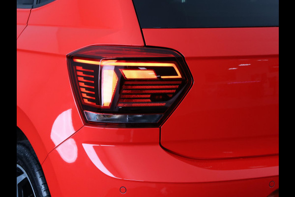 Volkswagen Polo 1.0 TSI Highline R-Line 95 pk | Navigatie | Panoramadak | Parkeersensoren | LED koplampen | Stoelverwarming | R-Line |