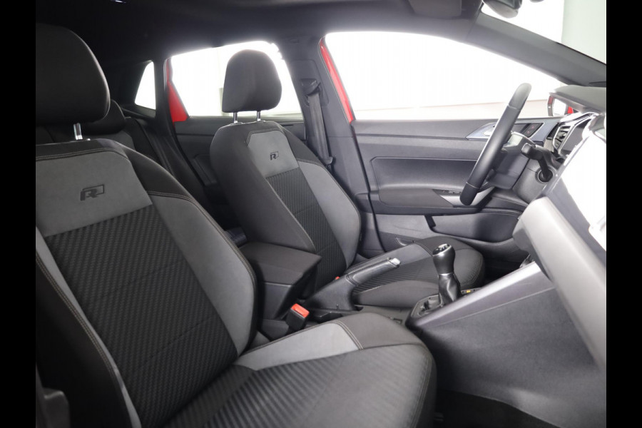 Volkswagen Polo 1.0 TSI Highline R-Line 95 pk | Navigatie | Panoramadak | Parkeersensoren | LED koplampen | Stoelverwarming | R-Line |