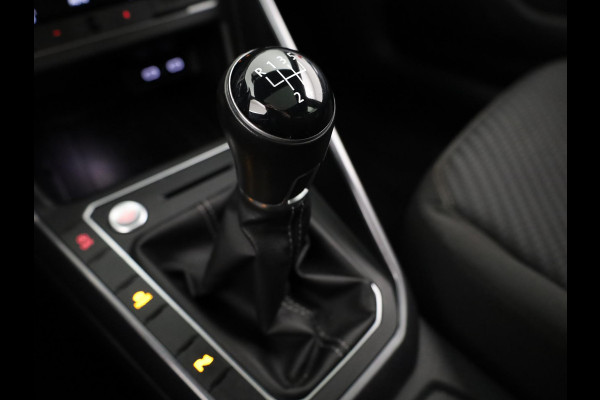 Volkswagen Polo 1.0 TSI Highline R-Line 95 pk | Navigatie | Panoramadak | Parkeersensoren | LED koplampen | Stoelverwarming | R-Line |