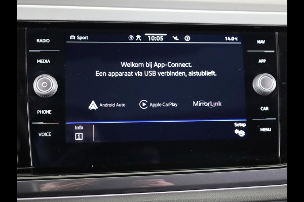 Volkswagen Polo 1.0 TSI Highline R-Line 95 pk | Navigatie | Panoramadak | Parkeersensoren | LED koplampen | Stoelverwarming | R-Line |