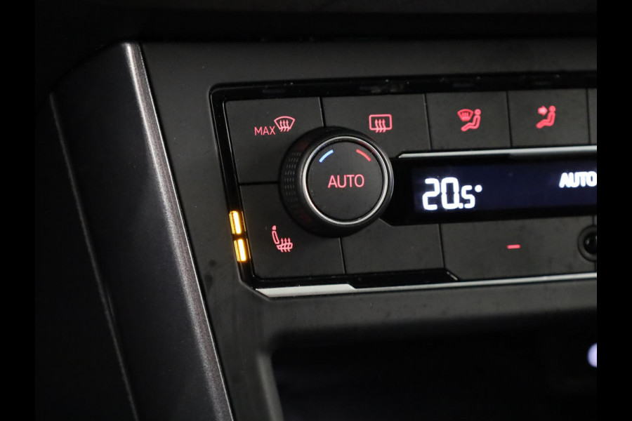 Volkswagen Polo 1.0 TSI Highline R-Line 95 pk | Navigatie | Panoramadak | Parkeersensoren | LED koplampen | Stoelverwarming | R-Line |