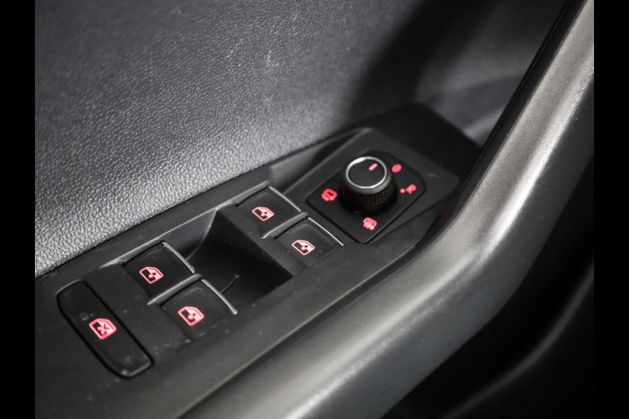 Volkswagen Polo 1.0 TSI Highline R-Line 95 pk | Navigatie | Panoramadak | Parkeersensoren | LED koplampen | Stoelverwarming | R-Line |