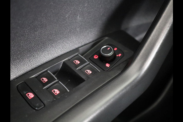 Volkswagen Polo 1.0 TSI Highline R-Line 95 pk | Navigatie | Panoramadak | Parkeersensoren | LED koplampen | Stoelverwarming | R-Line |