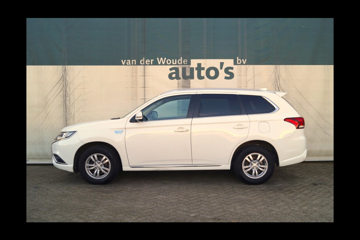 Mitsubishi Outlander 2.4 PHEV Automaat Pure -ECC-PDC-TREKHAAK-