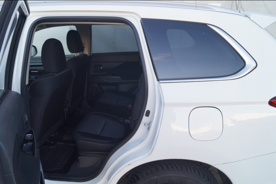 Mitsubishi Outlander 2.4 PHEV Automaat Pure -ECC-PDC-TREKHAAK-