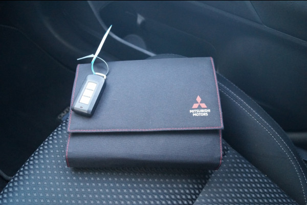 Mitsubishi Outlander 2.4 PHEV Automaat Pure -ECC-PDC-TREKHAAK-